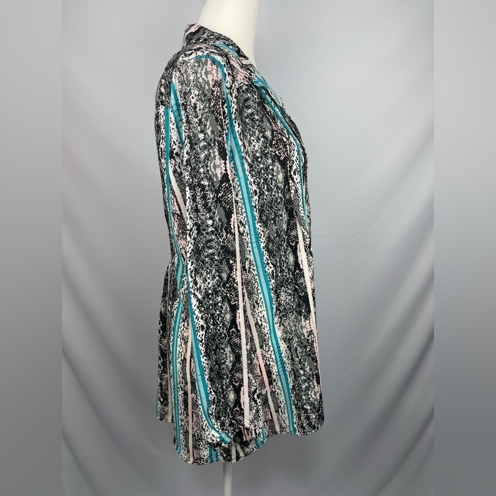 NY Collection animal print hook & eye half closure blouse women’s size M - Picture 4 of 13